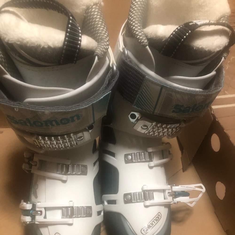 New Salomon Women’s Quest 80 Ski Boots. Size 26.5